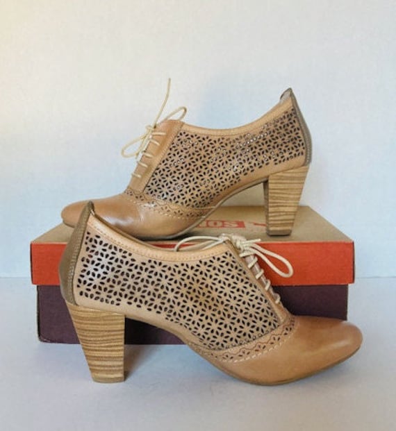 NWB, Pikolinos lace up heels, 40.
