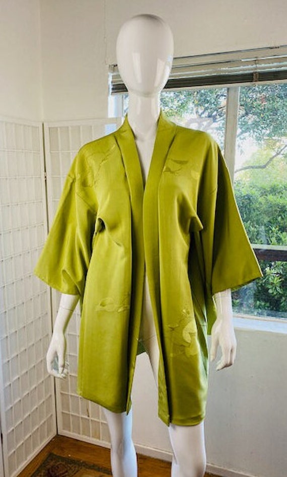 Vintage green hand sewn silk Kimono, Med. - image 5