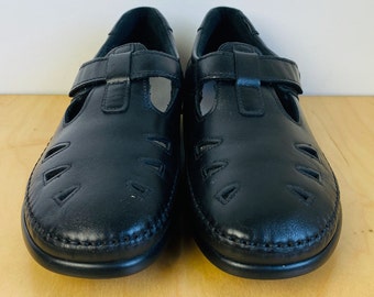 NWOB, SAS USA Made Womens Black Leather Comfort Walking Shoe, 8.5 W Wide.