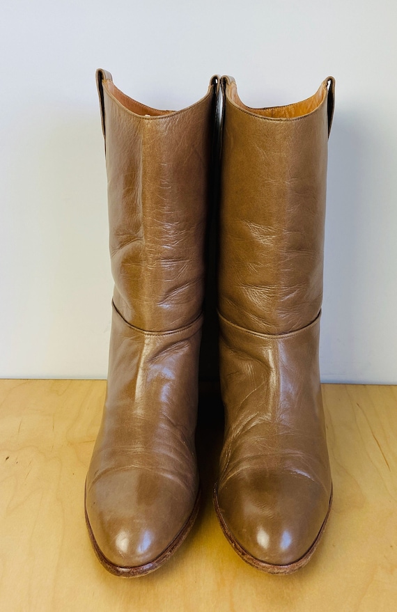 Vintage womens tan leather boots, 7.5.