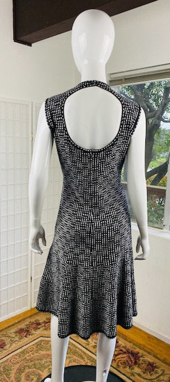 NWT, St John knit key hole back dress, 8. - image 3