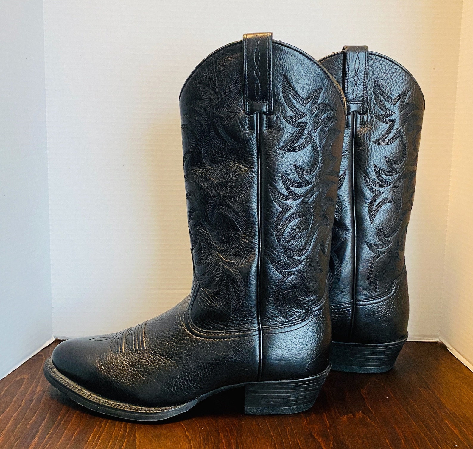 NWOB Ariat Men's Black Leather Cowboy Boots 9D. - Etsy