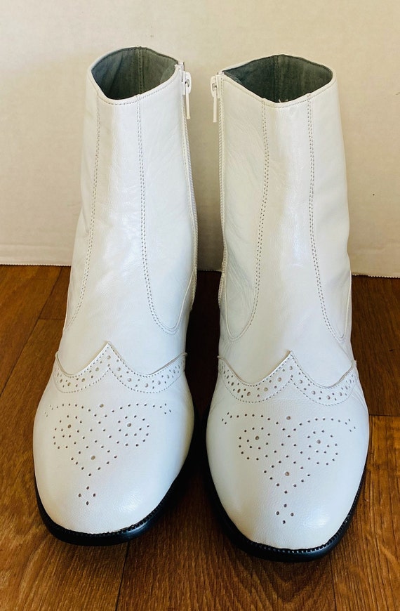 NWOB, Botany 500, Mens White Leather Wingtip Zip Ankle Boots, 8M