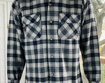 Vintage Pendleton Mens Gray Shadow Plaid Board Shirt, S.