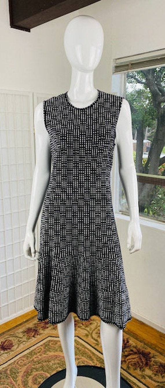 NWT, St John knit key hole back dress, 8. - image 5