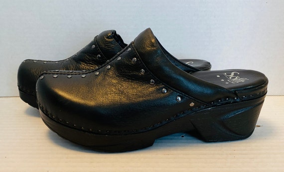 Soft womens studded black leather clogs, 9M. - image 6