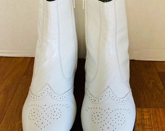 NWOB, Botany 500, Mens White Leather Wingtip Zip Ankle Boots, 8M