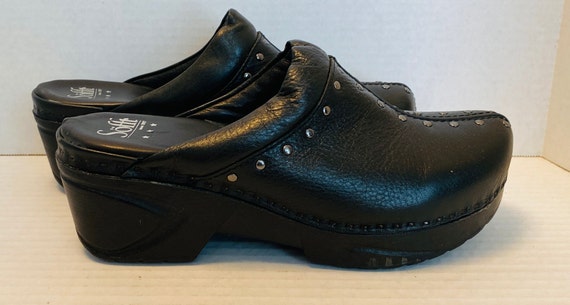 Soft womens studded black leather clogs, 9M. - image 7