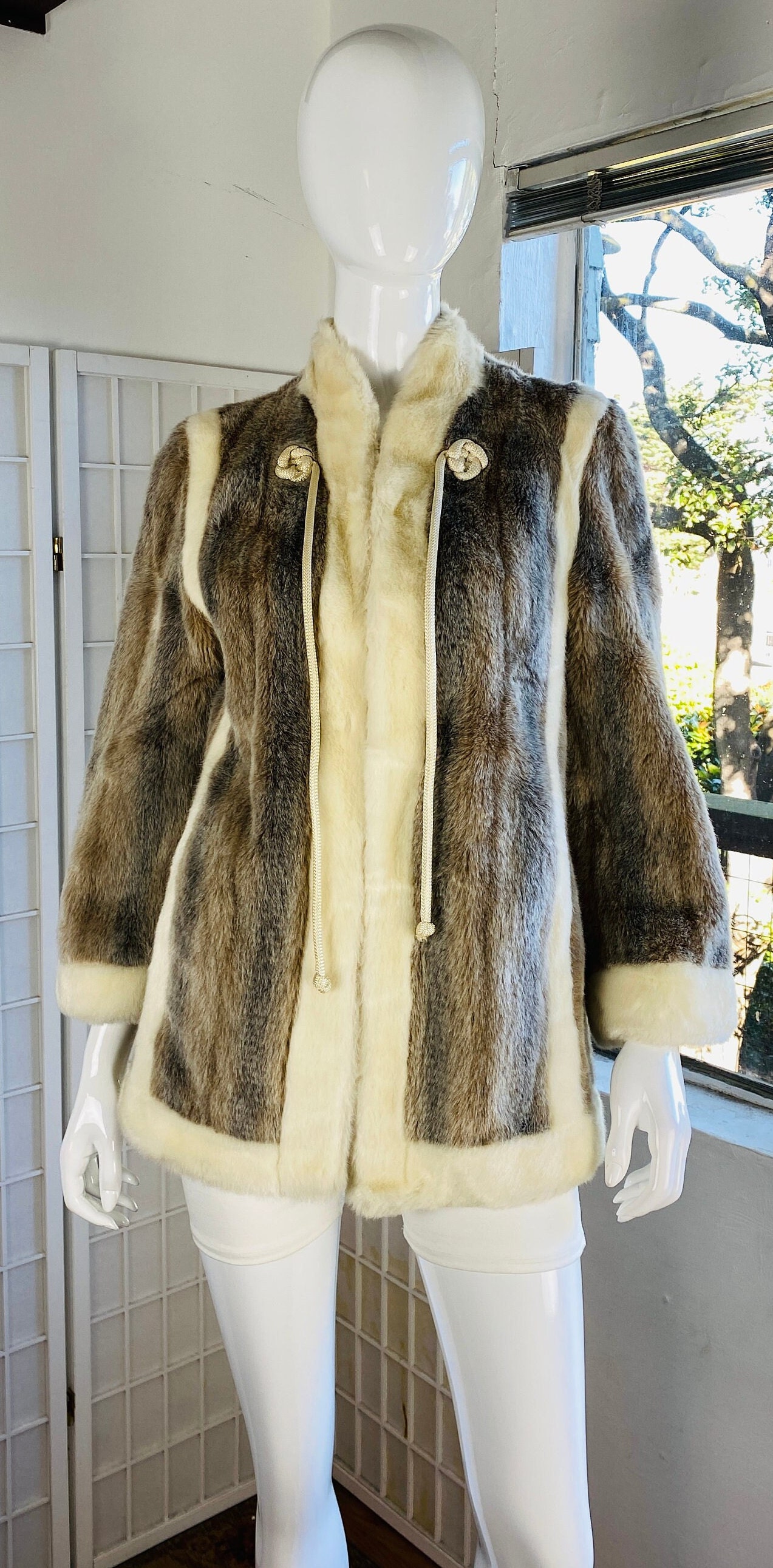 Vintage Central Park Zoo Women's Ivory Taupe Faux Fur 3/4 Sleeve Cocktail Coat, M.