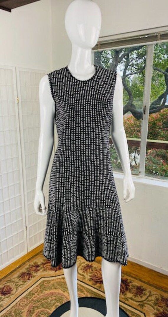 NWT, St John knit key hole back dress, 8. - image 2