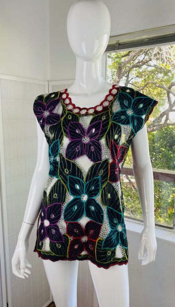 Vintage open crochet floral top, M.