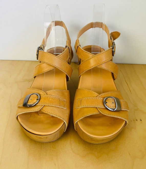 Tape 2025 strap sandals
