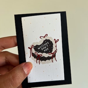 Carte d'anniversaire effrayante | Mini carte d'anniversaire | Les sorcières ne vieillissent pas | carte d'anniversaire de sorcière | d'anniversaire d'automne | Carte d'anniversaire d'hiver