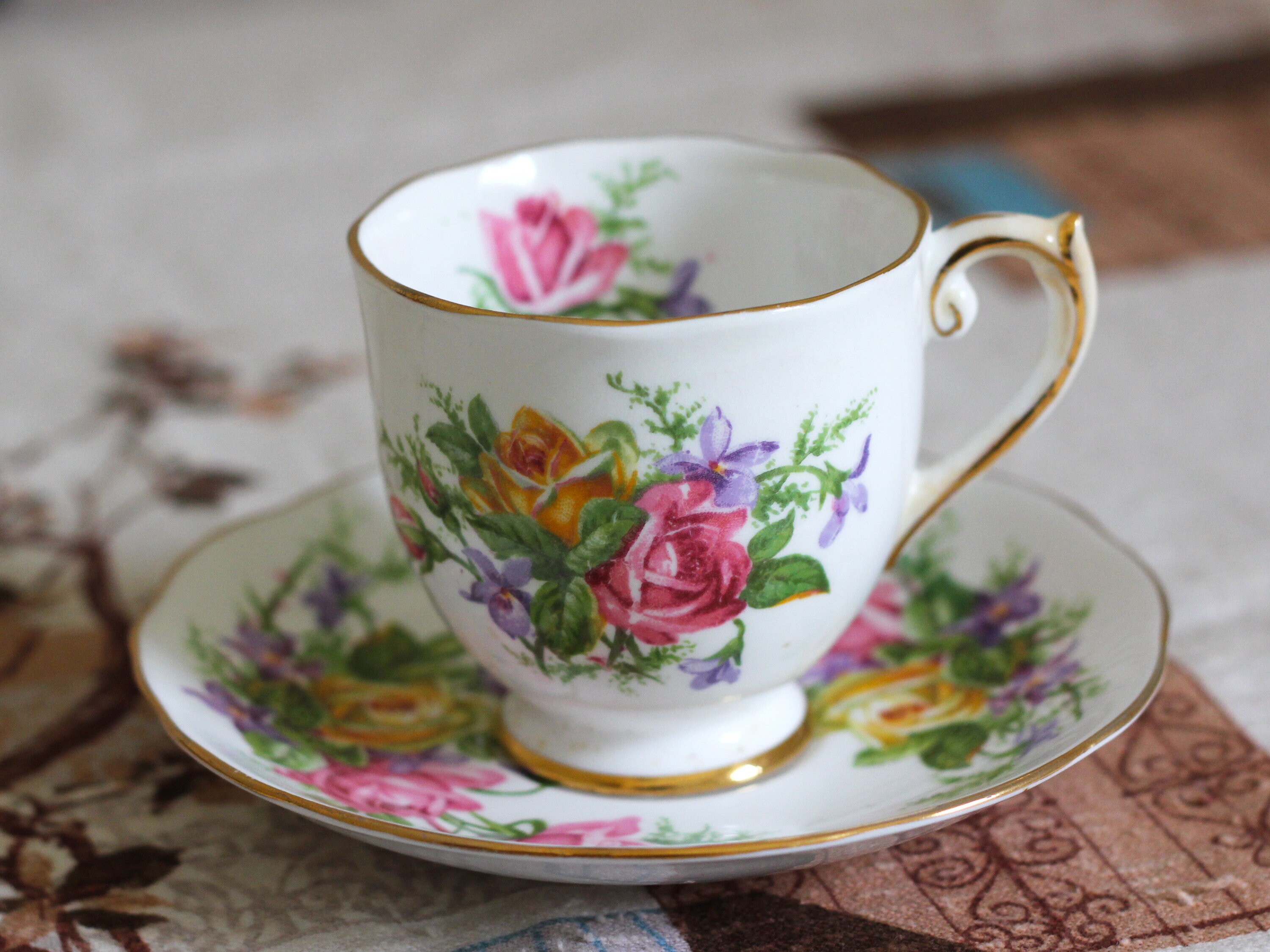 Roslyn Fine Bone China Royal Rose England 8742 / Vintage Tea Set