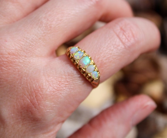 Antique graduated opal ring, 18ct gold, UK size O… - image 5