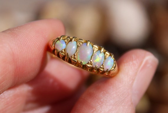 Antique graduated opal ring, 18ct gold, UK size O… - image 2