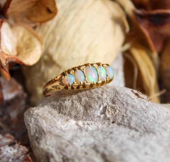 Antique graduated opal ring, 18ct gold, UK size O… - image 1