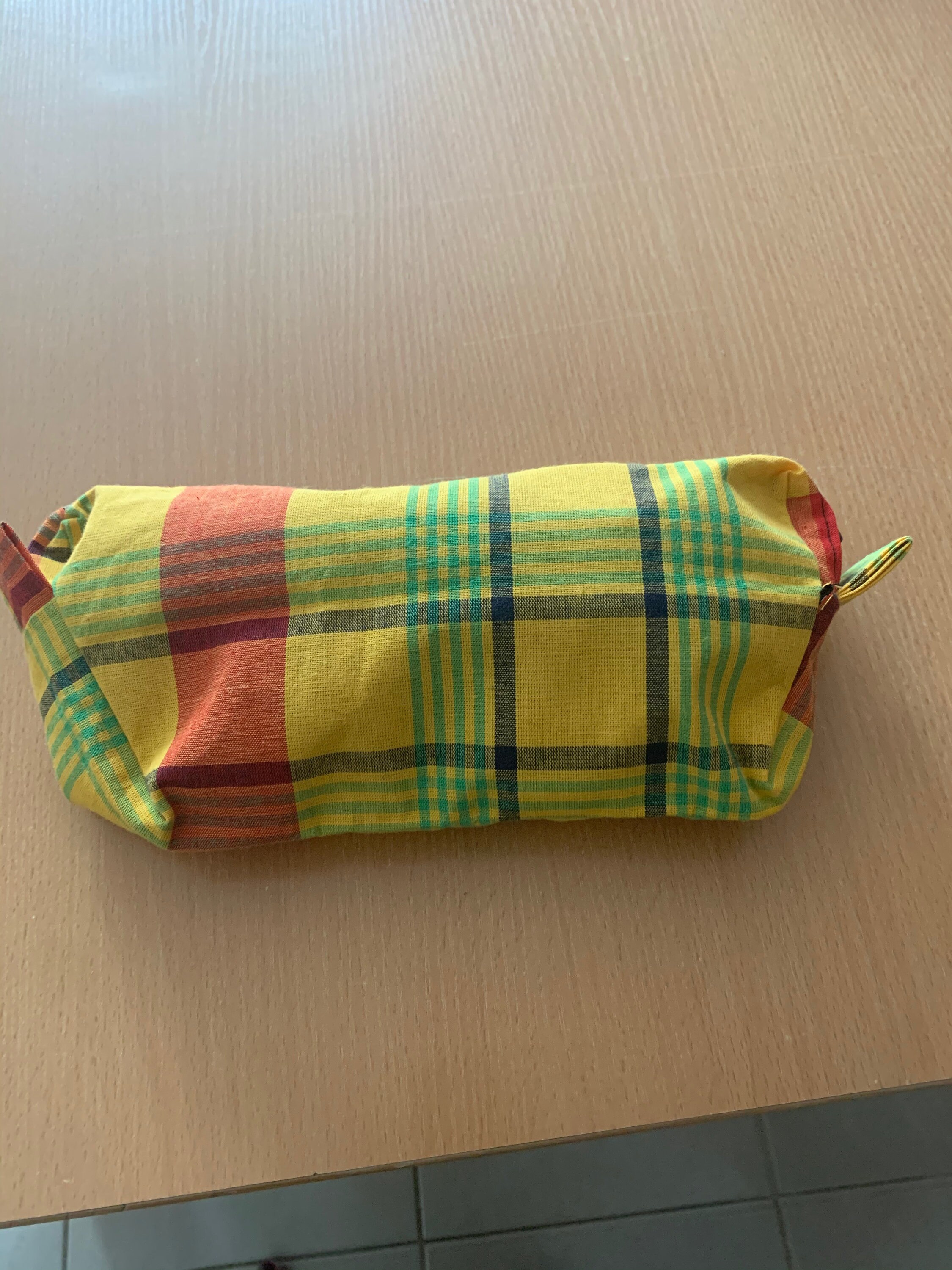 Trousse en Madras Provenant Directement Des Antilles