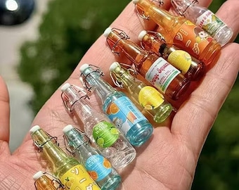 2pcs/set 1:6 Dollhouse miniature mini simulation buckle bottle/cold water drink bottle/strawberry jam model/bjdob11blythe toy accessories