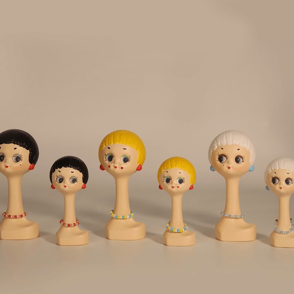 Dollhouse Miniature Twiggy Head Rack: Resin Jewelry Display (9x4x4cm)