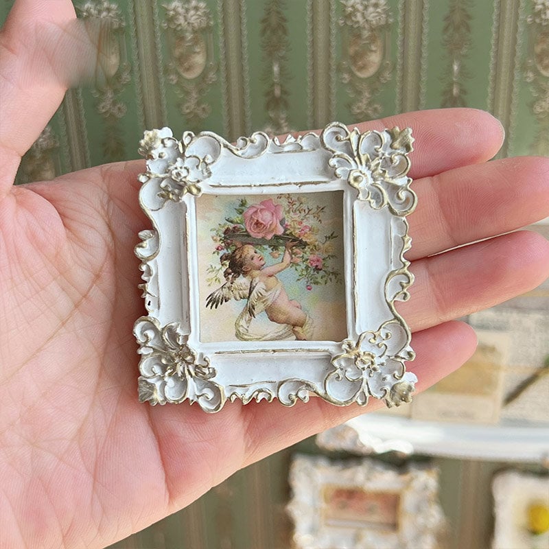 Image Encadrée Pour Maison De Poupées 1:12 – Cadre Doré Tumdee – Fait Main – Neuf