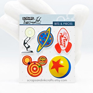 STUDIO ICONS Lot de 5 embellissements en acrylique pour travaux manuels sur le thème de Disney, albums de coupures, cartes, accessoires pour cheveux, cadeaux/décoration de la maison - 40895