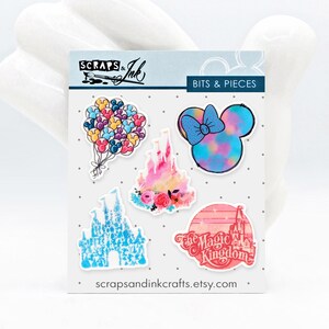 PARK MAGIC Set van 5 acrylversieringen (vlakhars) voor knutselwerkjes, kaarten, accessoires, cadeaus en decoratie met Disney-thema- 41101