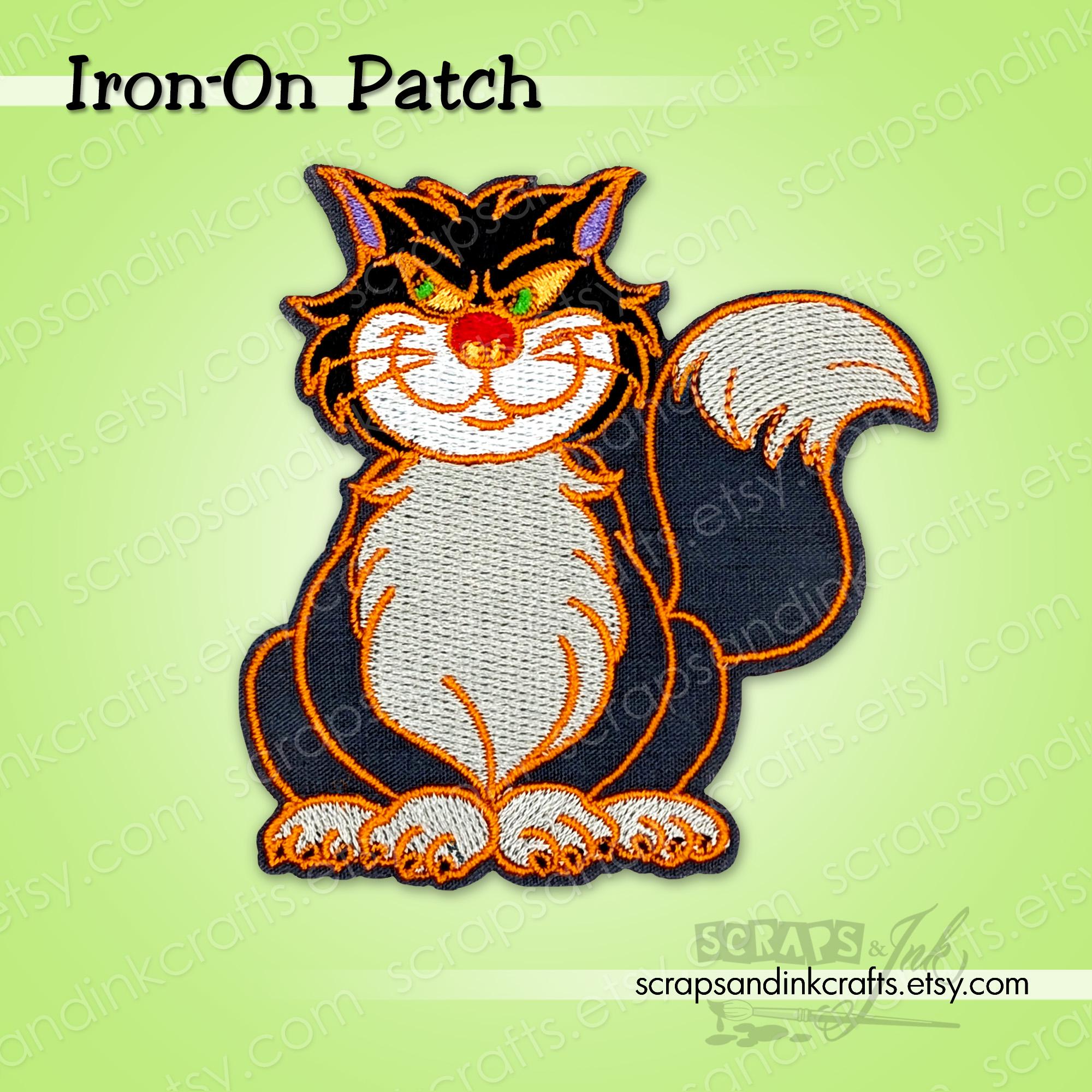 イギリスヴィンテージ 猫の刺繍ワッペン ボリュームスリーブトップス シンデレラに登場する猫のルシファーの刺繍アイロンワッペン（クラフト