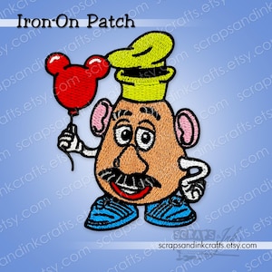 Peut inclure: Un écusson thermocollant brodé représentant un personnage de dessin animé avec un chapeau de chef, tenant un ballon rouge Mickey Mouse. Le personnage a une grande moustache, des chaussures bleues et un sourire. Le texte "Iron-On Patch" est en haut.