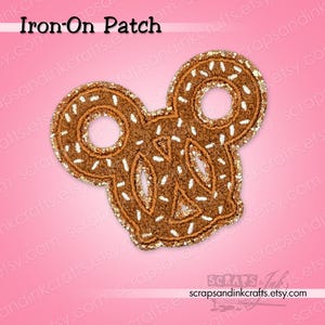 MOUSE PRETZEL Embroidered/Chenille Iron-On Patch for DiY Crafts, Clothing, Bags & Home Décor- 70423