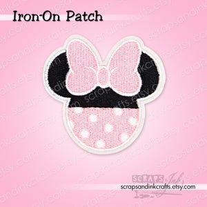Écusson thermocollant brodé SOURIS AVEC NUD (ROSE) pour travaux manuels, vêtements, sacs et décoration d'intérieur - 70187
