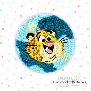 CLAWHAUSER (Dispatch Officer) Broderad Chenille *MAGNETISK* Baksida med 2 knappar för hantverk, kläder, väskor, jackor, accessoarer