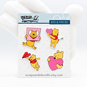 LOVE, POOH Juego de 4 adornos acrílicos para manualidades con temática de Disney, álbumes de recortes, tarjetas, accesorios para el cabello, regalos/decoración del hogar - 40904