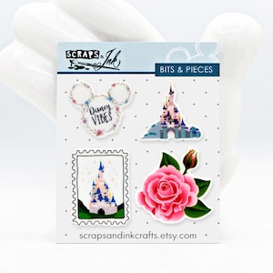 DISNEYLAND PARIS Ensemble de 4 embellissements en acrylique (résine planaire) pour travaux manuels, cartes, accessoires, cadeaux et décorations sur le thème Disney - 41016