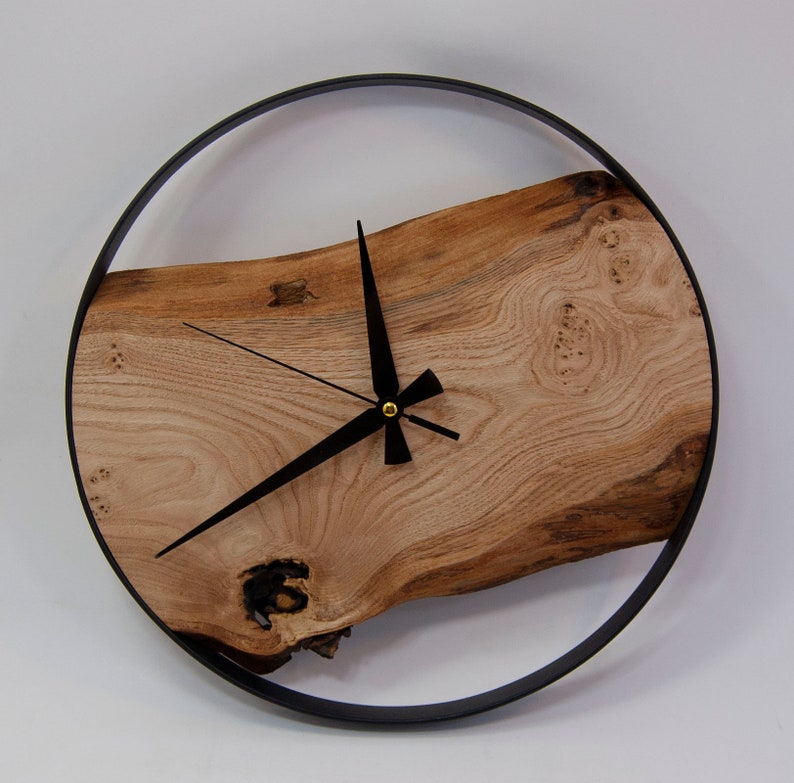 Natural Chesnut Wood Wall Clock with Black Metal Frame, Rustic Wall Art, Live Wood Wall Decor for Home Gift, Personalized Gift for Her & Him zdjęcie 1