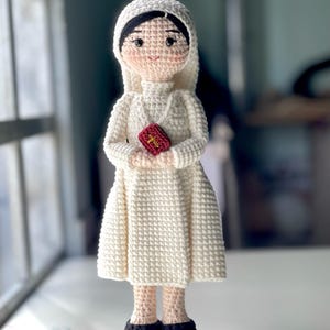White Nun Crochet Doll – Handmade Amigurumi Catholic Sister with Bible, Religious Gift for Women and Vocation Keepsake