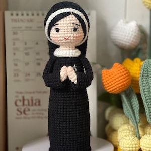 Black Habit Crochet Nun Doll – Handmade Catholic Sister Amigurumi Gift, Religious Keepsake, Faith Figurine