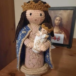Virgin Mary and Baby Jesus Crochet Doll – Catholic Amigurumi Plush, Handmade Religious Christmas Gift for Kids & Collectors
