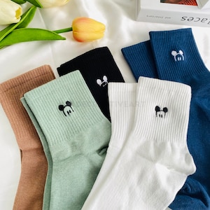 かわいい刺繍入りマウスソックス、漫画動物ソックス、マウス柄ソックス、ハッピーデイリーソックス、コットンクルーソックス、アンクルソックス、彼女へのギフト