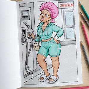 K&ouml;nnte beinhalten: Ausmalbuchseite mit einer Cartoon-Frau in einem t&uuml;rkisfarbenen Trainingsanzug und einer rosa Kopfbedeckung an einer Tankstelle. Das Wort "CONVENIENCE" ist &uuml;ber einer T&uuml;r zu sehen. Buntstifte liegen verstreut.