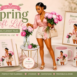 K&ouml;nnte beinhalten: Digitales Clipart-Set mit Fr&uuml;hlingsmotiv. Das Bild zeigt eine Frau, die rosa Pfingstrosen h&auml;lt, mit einem Notizbuch, einer Tasse, einer Handyh&uuml;lle und einem gerahmten Druck. Der Text enth&auml;lt "Spring Soft Life" und "Bloom with Grace."