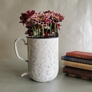 French Measuring Enamel Wall Jug with Spout / Vintage French cream 2 litre Wall Jug / Enamel Kitchen Garden Decor Flowers Planter