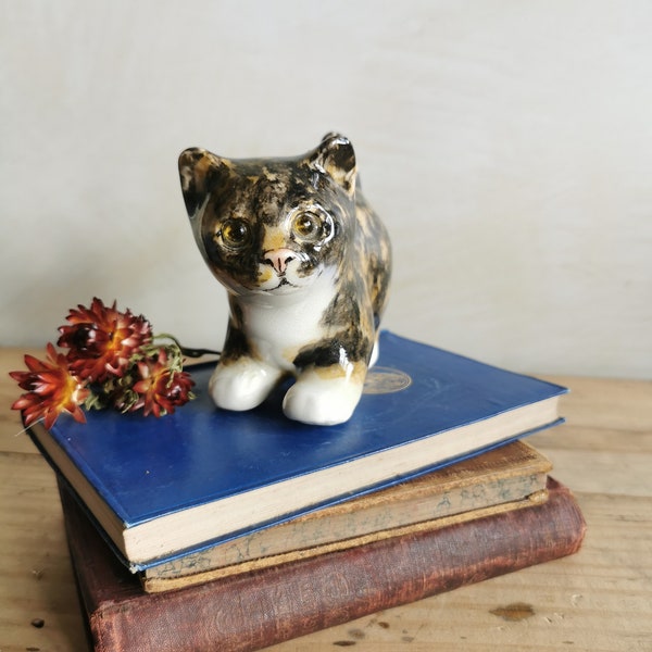 Winstanley Signed Pottery Cat Figure With Glass Eyes | Winstanley 1 (9.5 cm) | Home decor | Vintage English collectible figurine
