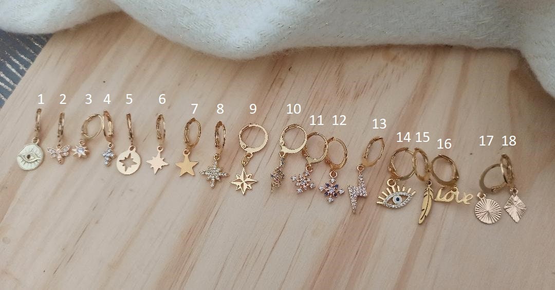 Boucles D'oreilles Créoles Vintage En Métal Doré émaillé Beige - Motif Ajouré, Fermoir Clous, Bijou Fantaisie Occasion