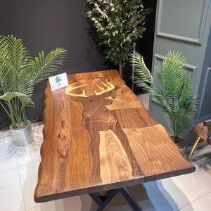 Walnut Dining Table: Custom Live Edge Deer Design