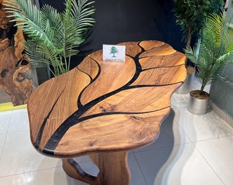Maßgefertigter Esstisch aus Walnussholz mit Epoxidharzbeschichtung, Wohnzimmermöbel nach speziellem Design