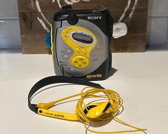 SONY SPORTS ラジオ　グレー/イエロー 昔持ってたソニーの「スポーツ」黄色のラジオを探すのを手伝って