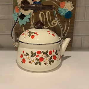 Sheffield Strawberries N Cream Tea Kettle Strawberry Kitchen