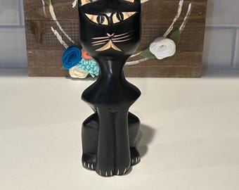 Escultura de madera de gato negro tallada a mano: figura de estilo atómico
