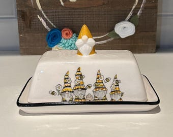 ノーム型セラミックバターディッシュ - Heartland Hive Kitchen Decor